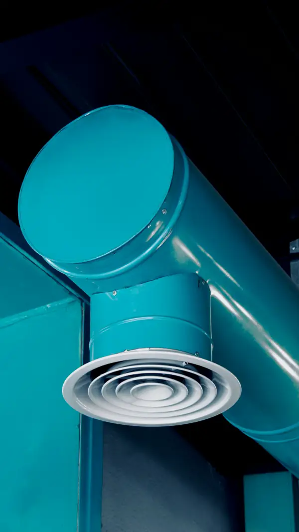Large insulated supply duct with round branch connections